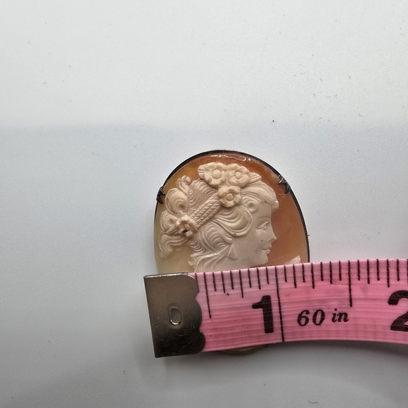 Vintage 900 Silver Cameo Brooch in Peach and Cream - Picture 9 of 9